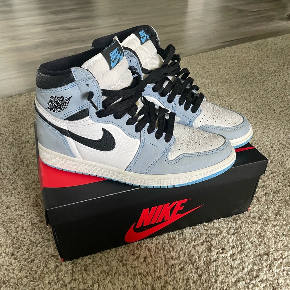 Jordan 1 Retro High White University Blue Black Size 8.5